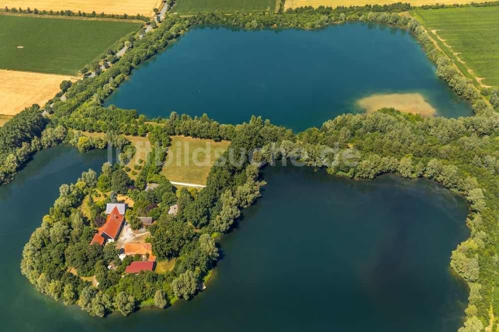 Wadersloh von oben - See- Insel auf dem Baggersee in Wadersloh im Bundesland Nordrhein-Westfalen, Deutschland