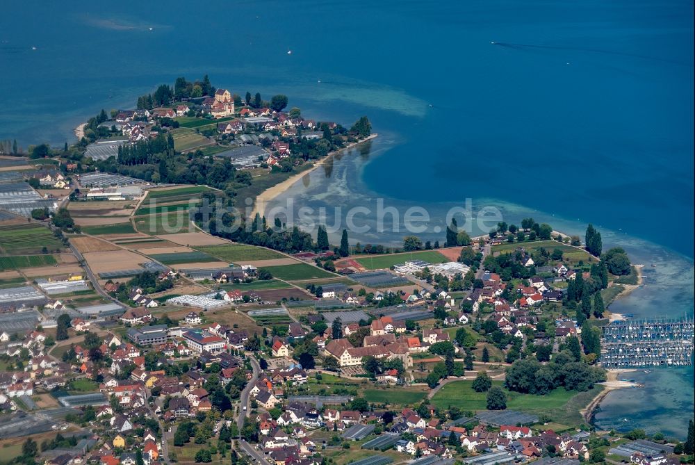 Reichenau von oben - See- Insel auf dem Bodensee in Reichenau im Bundesland Baden-Württemberg, Deutschland