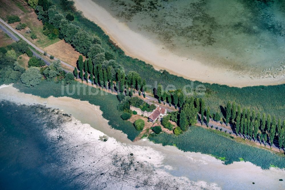 Reichenau aus der Vogelperspektive: See- Insel auf dem Bodensee in Reichenau im Bundesland Baden-Württemberg, Deutschland