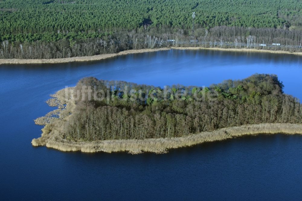 Luftaufnahme Berkenbrück - See- Insel auf dem Dehmsee in Berkenbrück im Bundesland Brandenburg