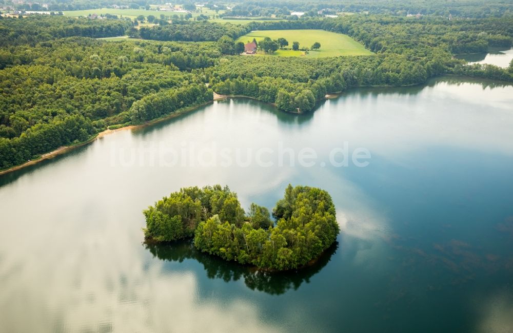 Luftbild Bottrop - See- Insel auf dem Heidesee in Bottrop im Bundesland Nordrhein-Westfalen, Deutschland