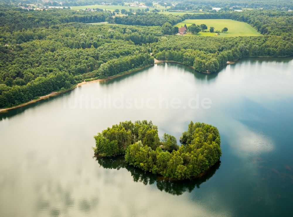 Luftaufnahme Bottrop - See- Insel auf dem Heidesee in Bottrop im Bundesland Nordrhein-Westfalen, Deutschland