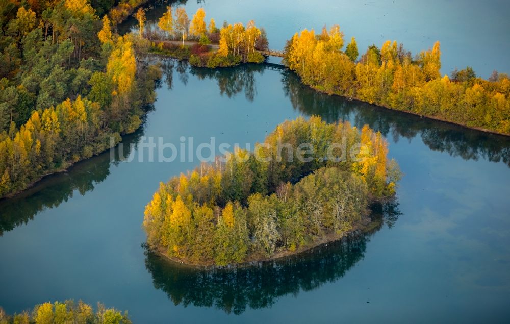 Bottrop von oben - See- Insel auf dem Heidesee in Bottrop im Bundesland Nordrhein-Westfalen, Deutschland