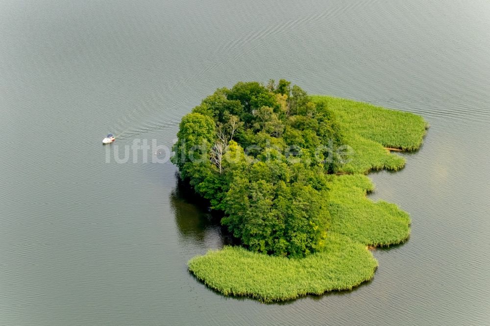 Luftaufnahme Kuchelmiß - See- Insel auf dem Krakower See in Kuchelmiß im Bundesland Mecklenburg-Vorpommern
