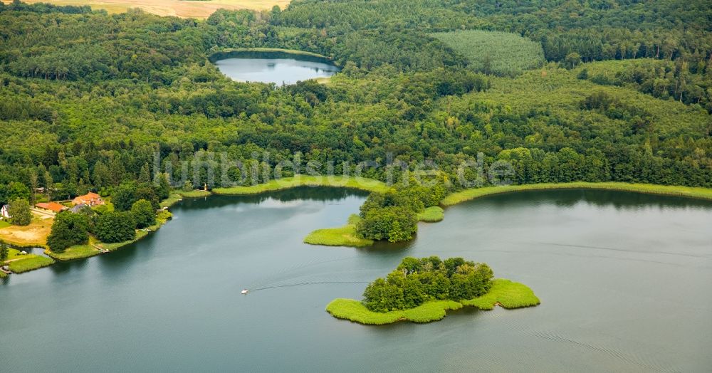 Luftbild Kuchelmiß - See- Insel auf dem Krakower See in Kuchelmiß im Bundesland Mecklenburg-Vorpommern