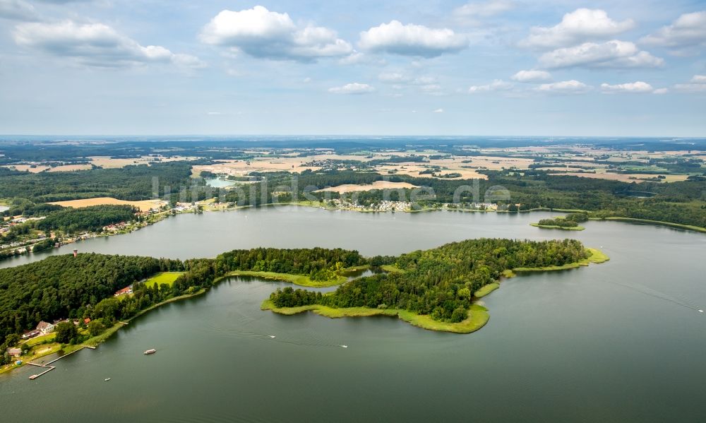 Kuchelmiß aus der Vogelperspektive: See- Insel auf dem Krakower See in Kuchelmiß im Bundesland Mecklenburg-Vorpommern