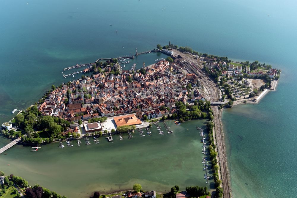 Luftaufnahme Lindau (Bodensee) - See- Insel Lindau in Lindau (Bodensee) im Bundesland Bayern, Deutschland