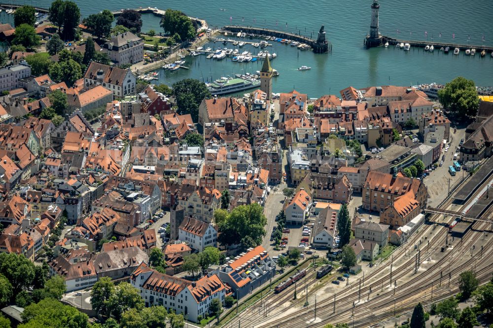 Luftaufnahme Lindau (Bodensee) - See- Insel Lindau in Lindau (Bodensee) im Bundesland Bayern, Deutschland