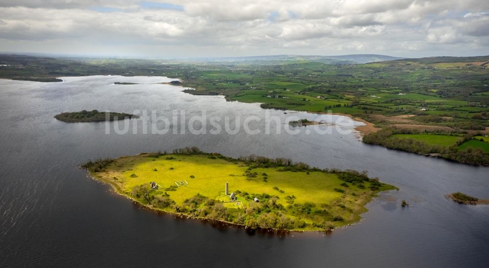 Mountshannon von oben - See- Insel auf dem Lough Derg in Mountshannon in Clare, Irland