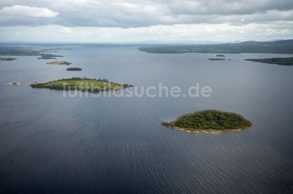 Mountshannon aus der Vogelperspektive: See- Insel auf dem Lough Derg in Mountshannon in Clare, Irland