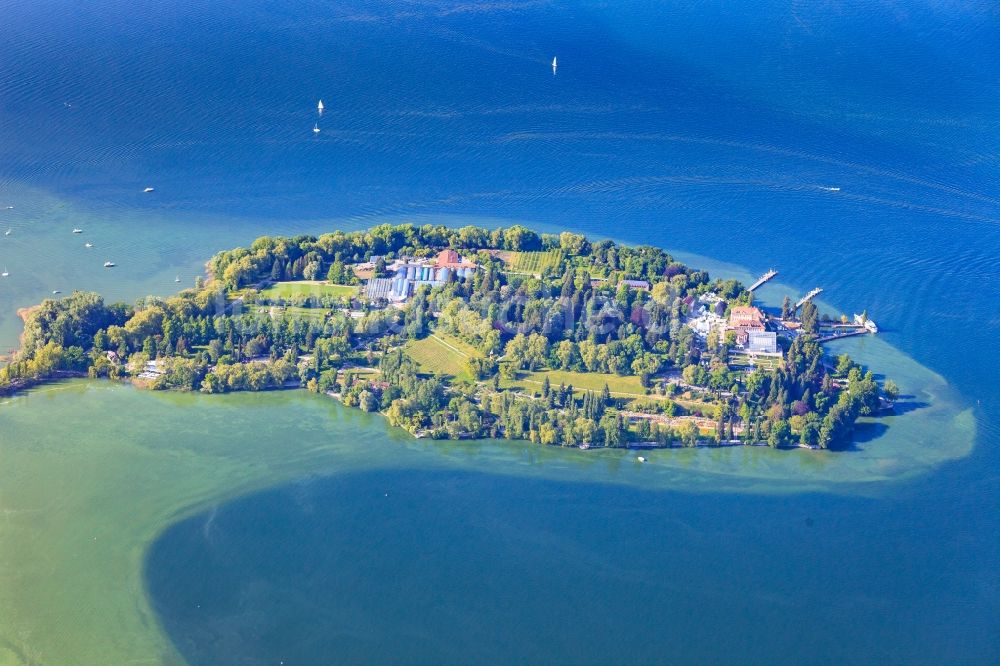 Luftaufnahme Konstanz - See- Insel Mainau auf dem Bodensee in Konstanz im Bundesland Baden-Württemberg, Deutschland