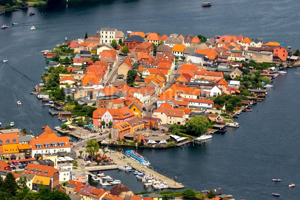 Luftbild Malchow - See- Insel auf dem Malchower See entlang der Langen Straße in Malchow im Bundesland Mecklenburg-Vorpommern