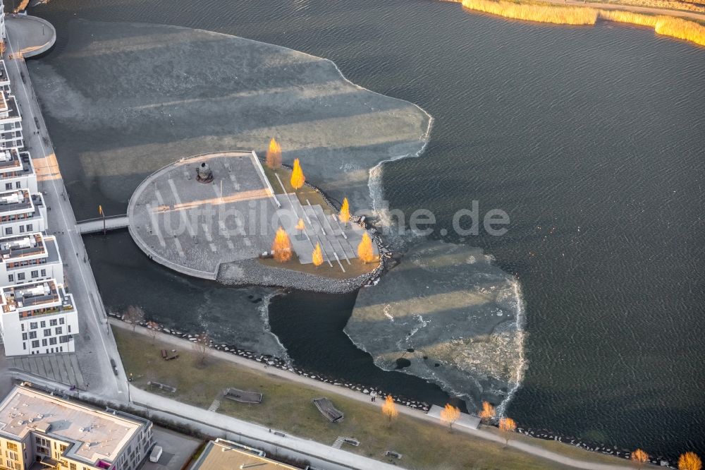 Dortmund von oben - See- Insel auf dem Plateau der Kulturinsel auf dem Phönixsee im Ortsteil Hörde in Dortmund im Bundesland Nordrhein-Westfalen, Deutschland