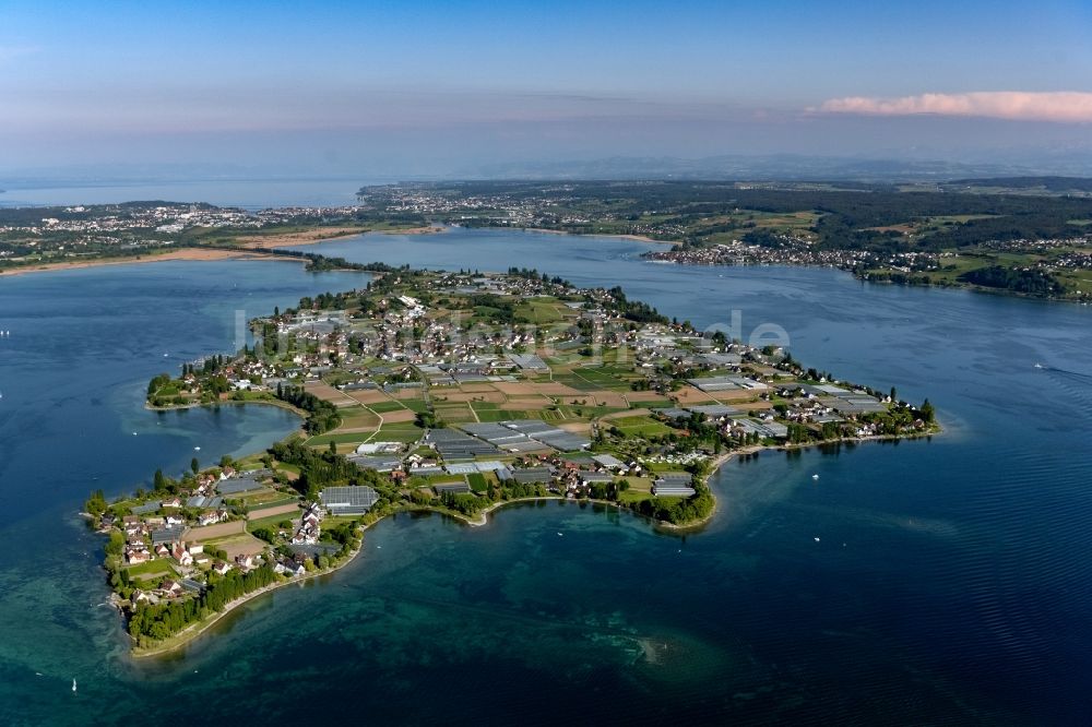 Reichenau von oben - See- Insel Reichenau im Bodensee im Bundesland Baden-Württemberg, Deutschland