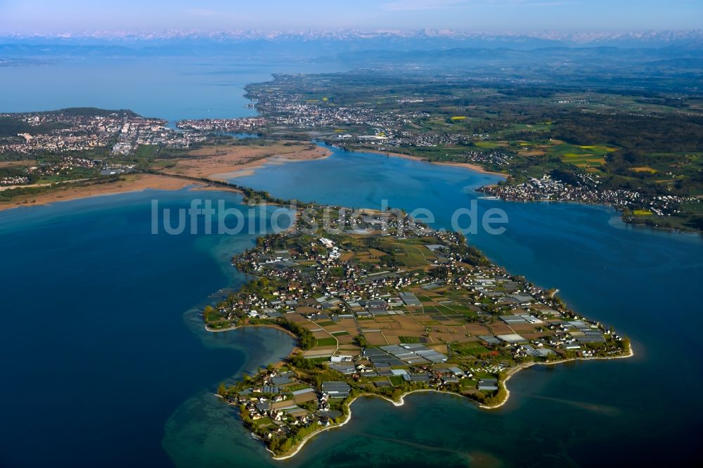 Reichenau aus der Vogelperspektive: See- Insel Reichenau im Bodensee in Reichenau im Bundesland Baden-Württemberg