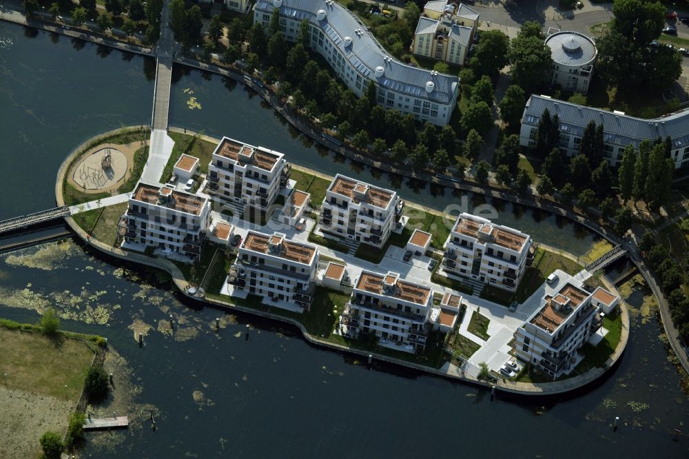 Luftaufnahme Berlin - See- Insel auf dem Tegeler See im Stadtteil Reinickendorf in Berlin