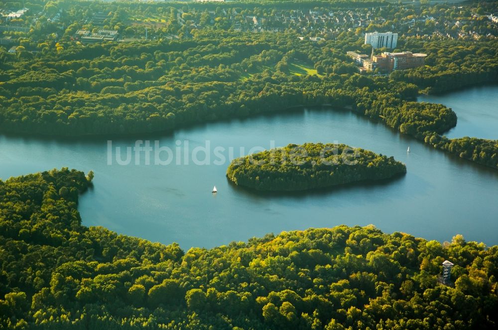 Mülheim an der Ruhr von oben - See- Insel auf dem Wildförstersee in Mülheim an der Ruhr im Bundesland Nordrhein-Westfalen