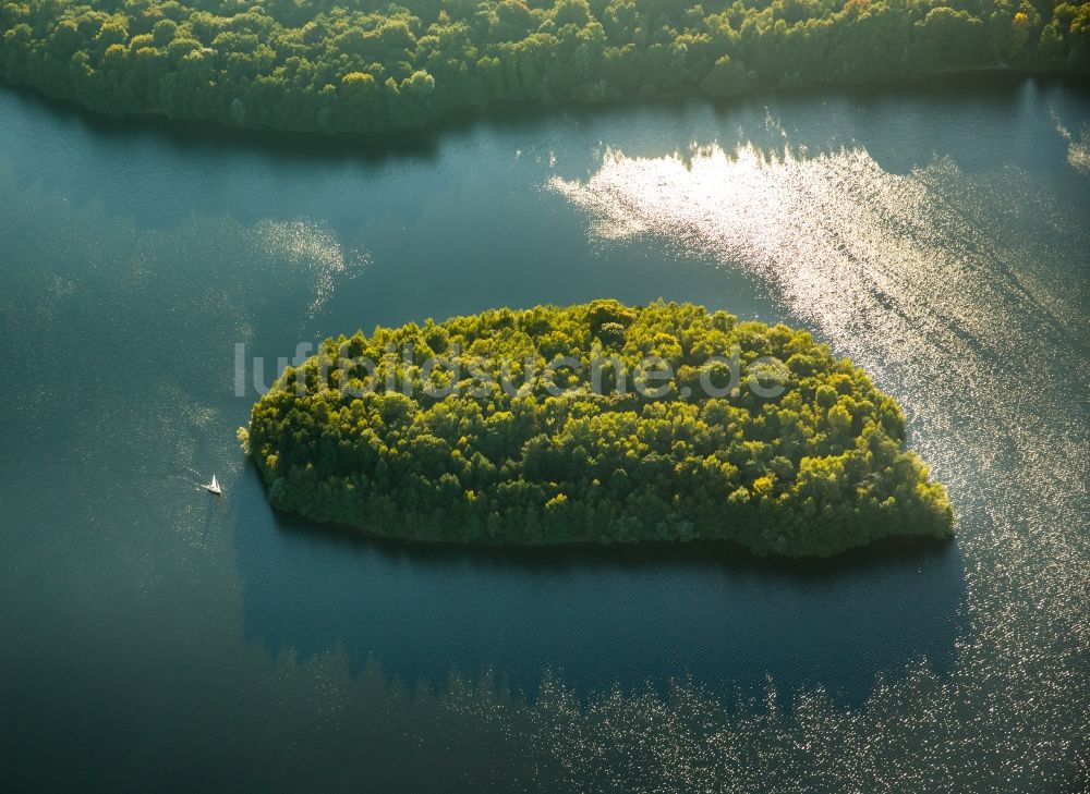 Luftaufnahme Mülheim an der Ruhr - See- Insel auf dem Wildförstersee in Mülheim an der Ruhr im Bundesland Nordrhein-Westfalen