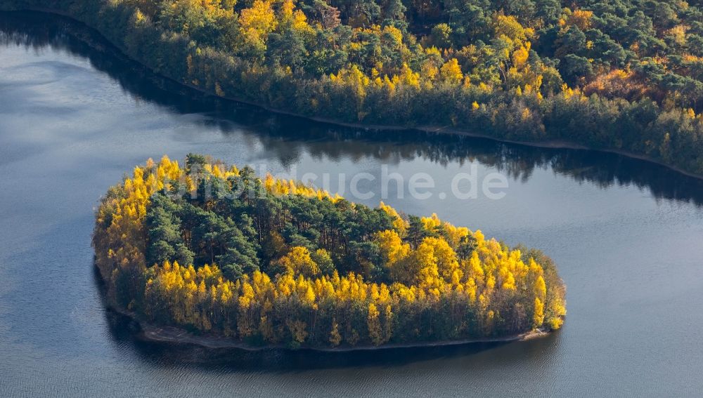 Luftaufnahme Duisburg - See- Insel auf dem Wolfssee in Duisburg im Bundesland Nordrhein-Westfalen, Deutschland