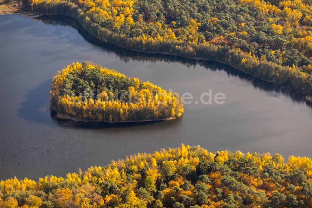 Duisburg von oben - See- Insel auf dem Wolfssee in Duisburg im Bundesland Nordrhein-Westfalen, Deutschland