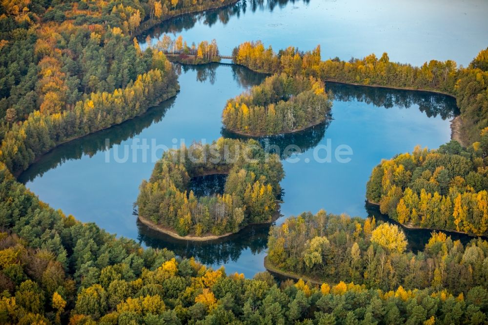 Bottrop aus der Vogelperspektive: See- Inseln auf dem Heidesee in Bottrop im Bundesland Nordrhein-Westfalen, Deutschland