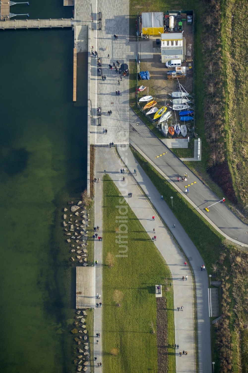 Dortmund von oben - See- Promenade und Wander- Weg am Ufer des Phoenix-See in Dortmund im Bundesland Nordrhein-Westfalen NRW