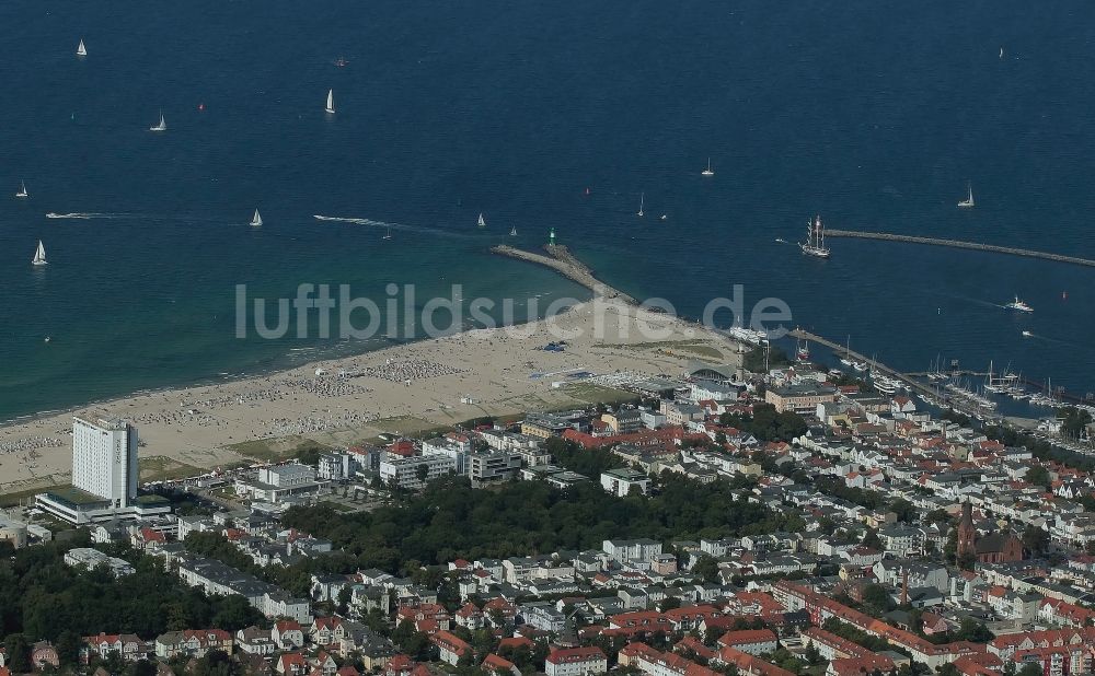 Rostock von oben - Seebad Warnemünde, ein Stadtteil von Rostock im Bundesland Mecklenburg-Vorpommern