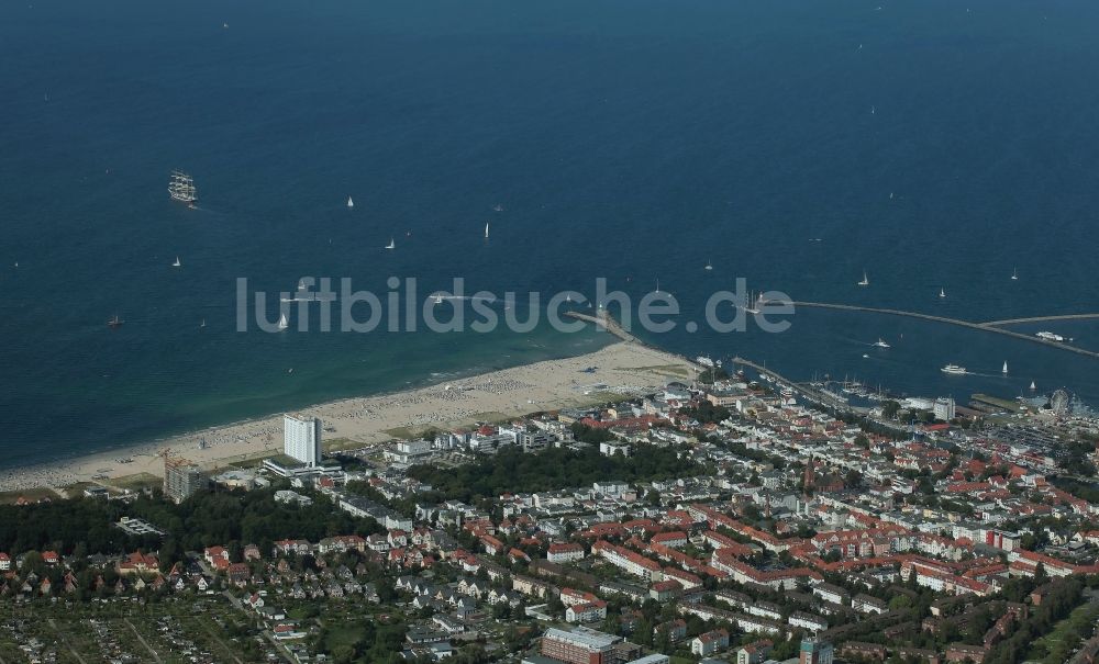 Rostock aus der Vogelperspektive: Seebad Warnemünde, ein Stadtteil von Rostock im Bundesland Mecklenburg-Vorpommern