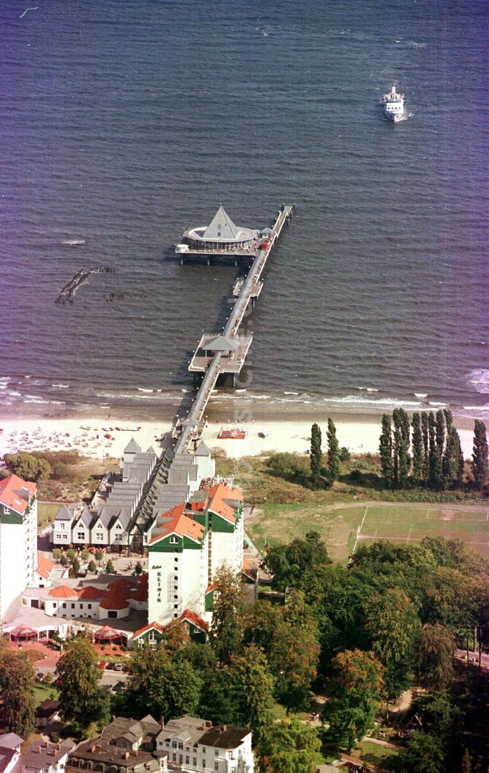 Luftaufnahme Heringsdorf/ Usedom - Seebrücke in Heringsdorf.