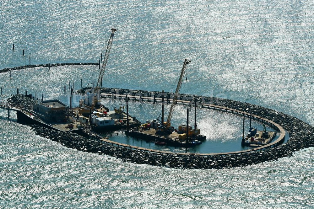 Prerow aus der Vogelperspektive: Seebrücke und Inselhafen auf der Ostsee in Prerow im Bundesland Mecklenburg-Vorpommern, Deutschland