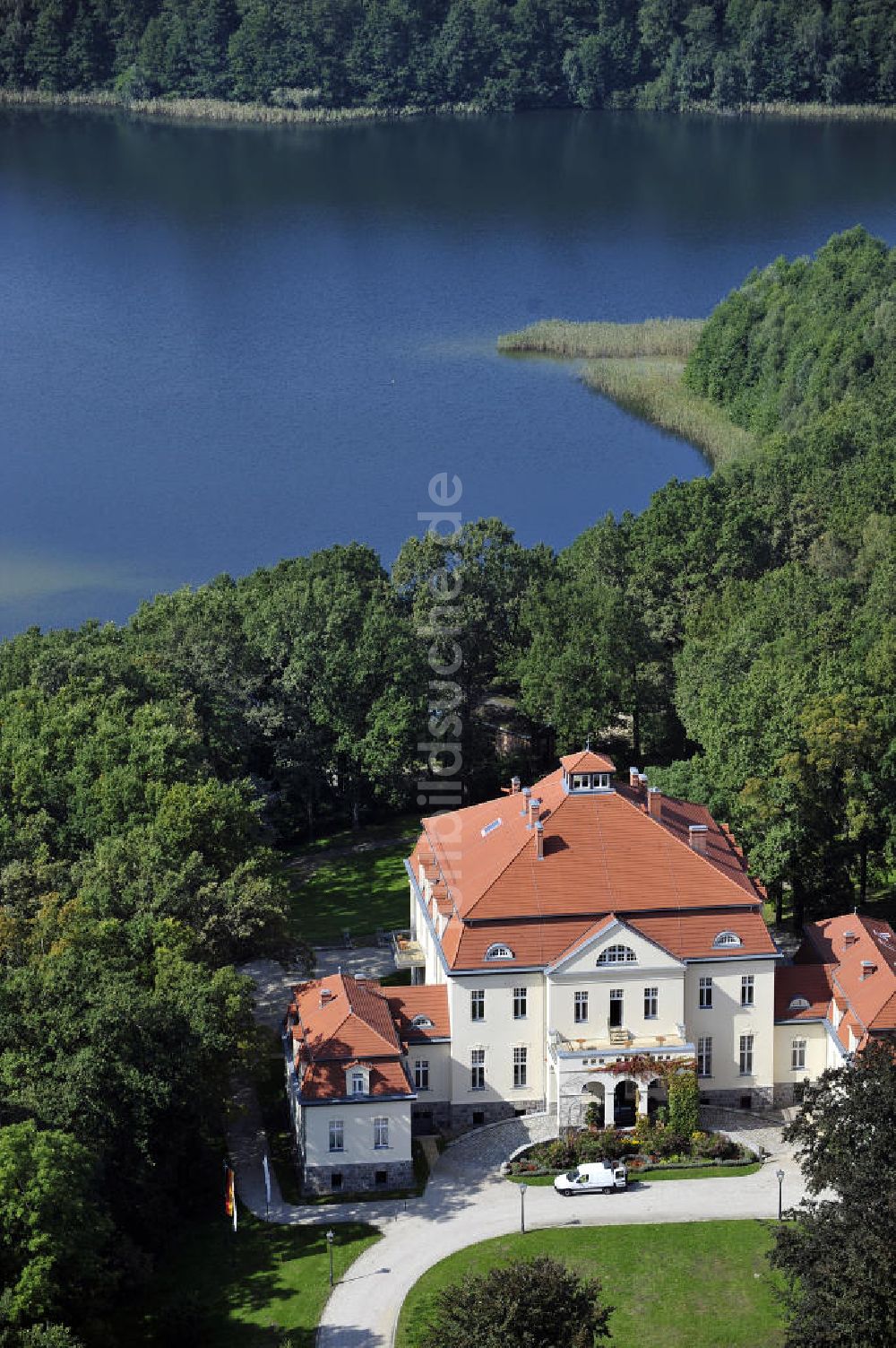 LIEBENBERG von oben - Seehaus Liebenberg am Großen Lankesee