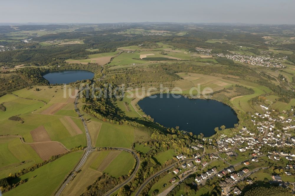 Schalkenmehren von oben - Seelandschaft Dauner Maare in Schalkenmehren im Bundesland Rheinland-Pfalz