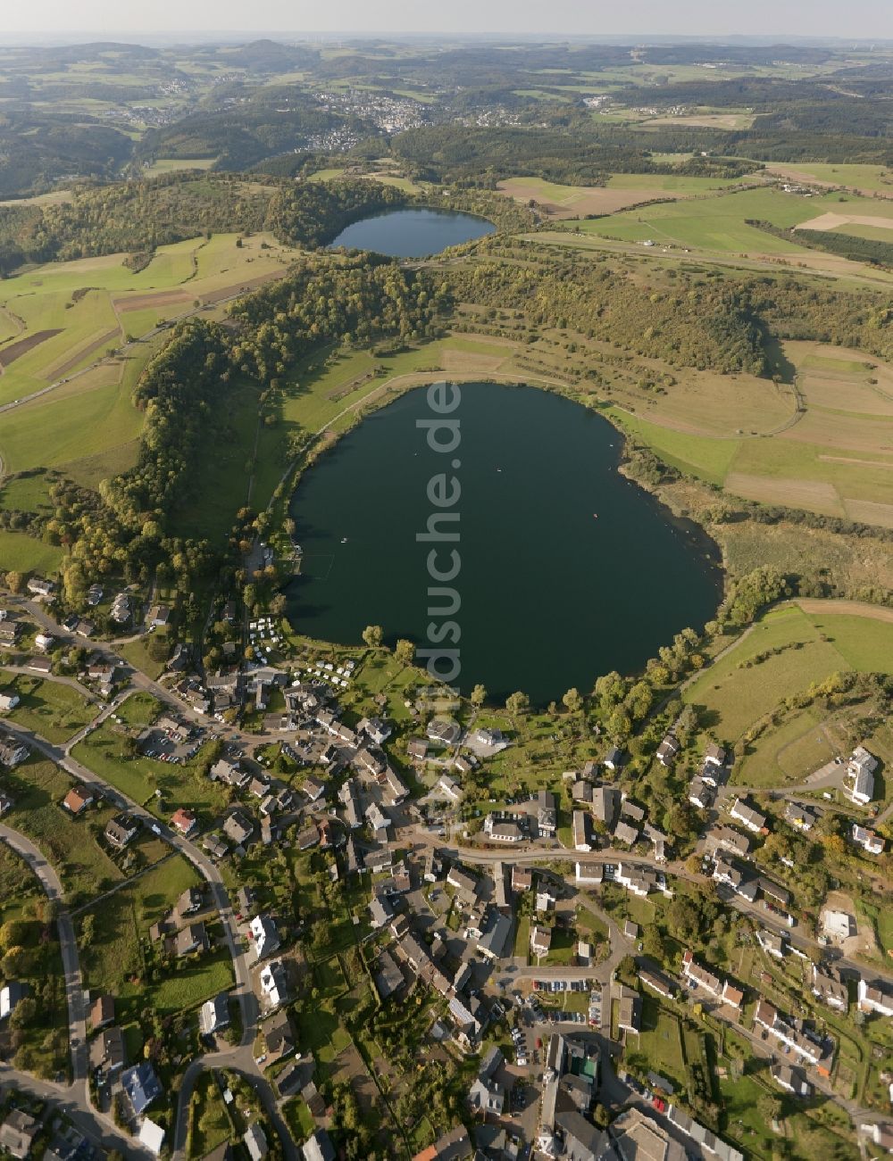 Schalkenmehren aus der Vogelperspektive: Seelandschaft Dauner Maare in Schalkenmehren im Bundesland Rheinland-Pfalz