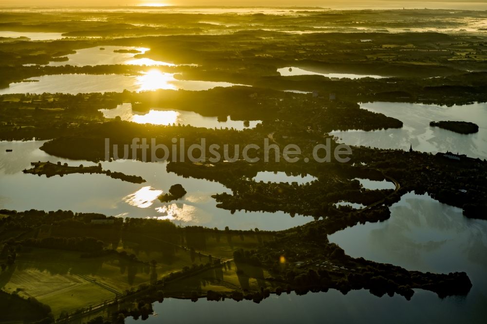 Plön von oben - Seen- Kette und Uferbereiche des Plöner Sees in Plön im Bundesland Schleswig-Holstein, Deutschland