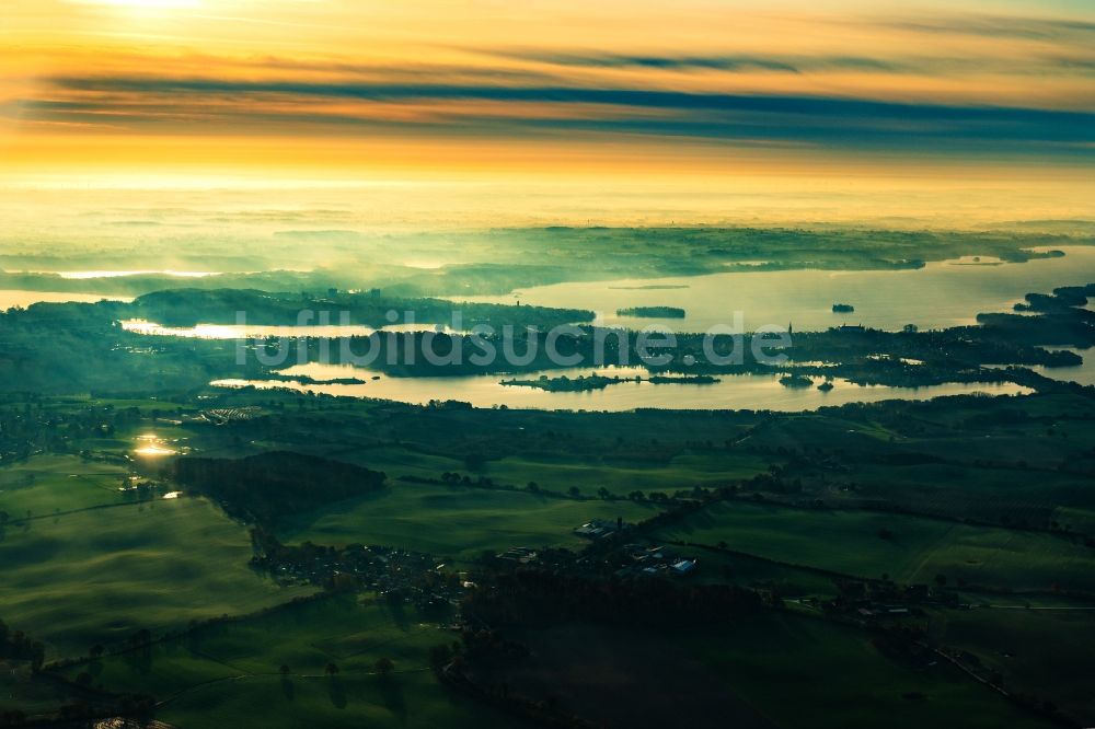 Plön aus der Vogelperspektive: Seen- Kette und Uferbereiche des Plöner Sees in Plön im Bundesland Schleswig-Holstein, Deutschland