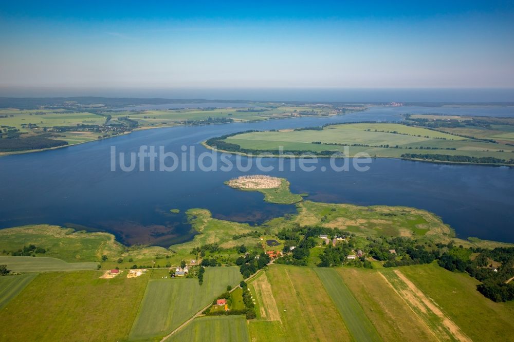 Polchowo aus der Vogelperspektive: Seen- Kette und Uferbereiche in Polchowo in Westpommern, Polen