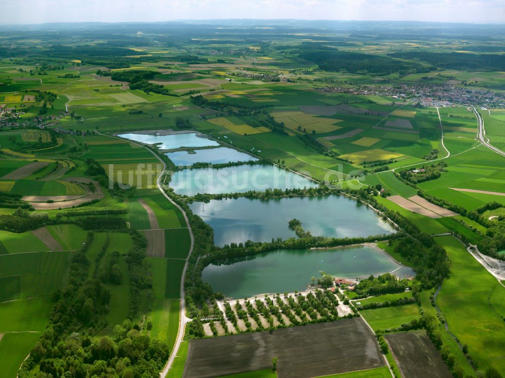 Ertingen von oben - Seen- Kette und Uferbereiche der Schwarzachtalseen in Ertingen im Bundesland Baden-Württemberg, Deutschland