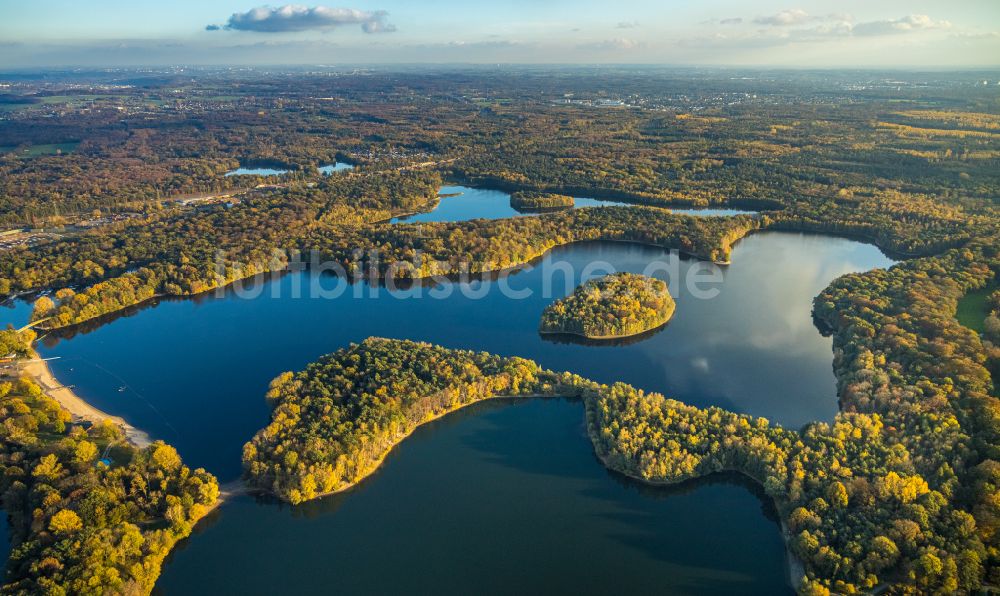 Duisburg von oben - Seen- Kette und Uferbereiche Sechs-Seen-Platte in Duisburg im Bundesland Nordrhein-Westfalen, Deutschland