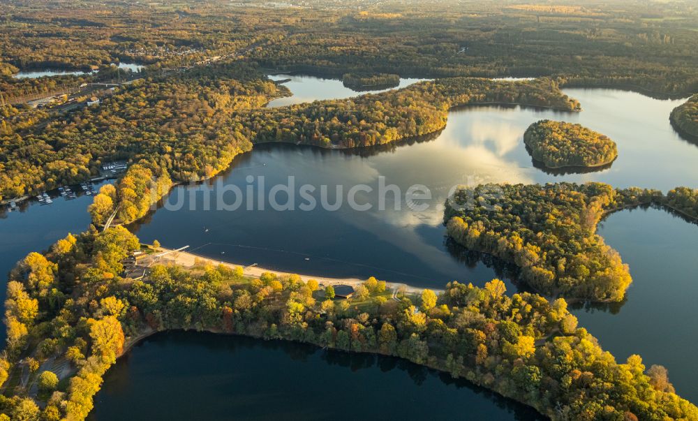 Luftaufnahme Duisburg - Seen- Kette und Uferbereiche Sechs-Seen-Platte in Duisburg im Bundesland Nordrhein-Westfalen, Deutschland