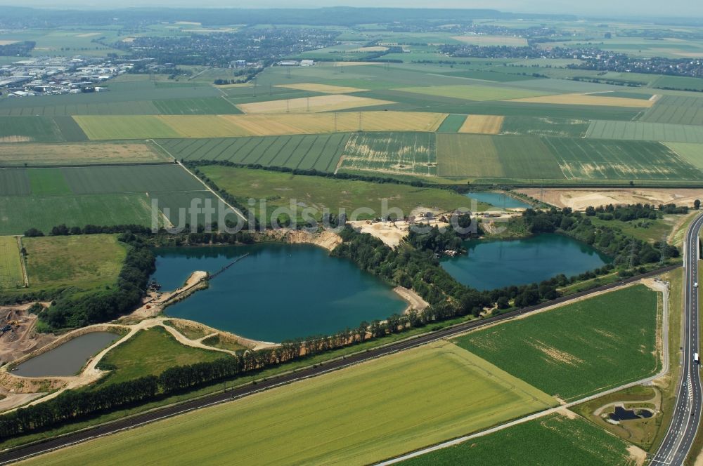 Pulheim aus der Vogelperspektive: Seen- Kette und Uferbereiche des Sees Baggersee in Pulheim im Bundesland Nordrhein-Westfalen, Deutschland