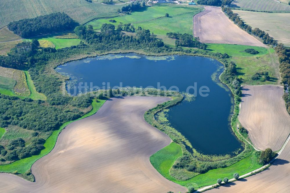 Luftbild Dobberzin - Seen- Kette und Uferbereiche des Sees Dobberzinersee in Dobberzin im Bundesland Brandenburg, Deutschland