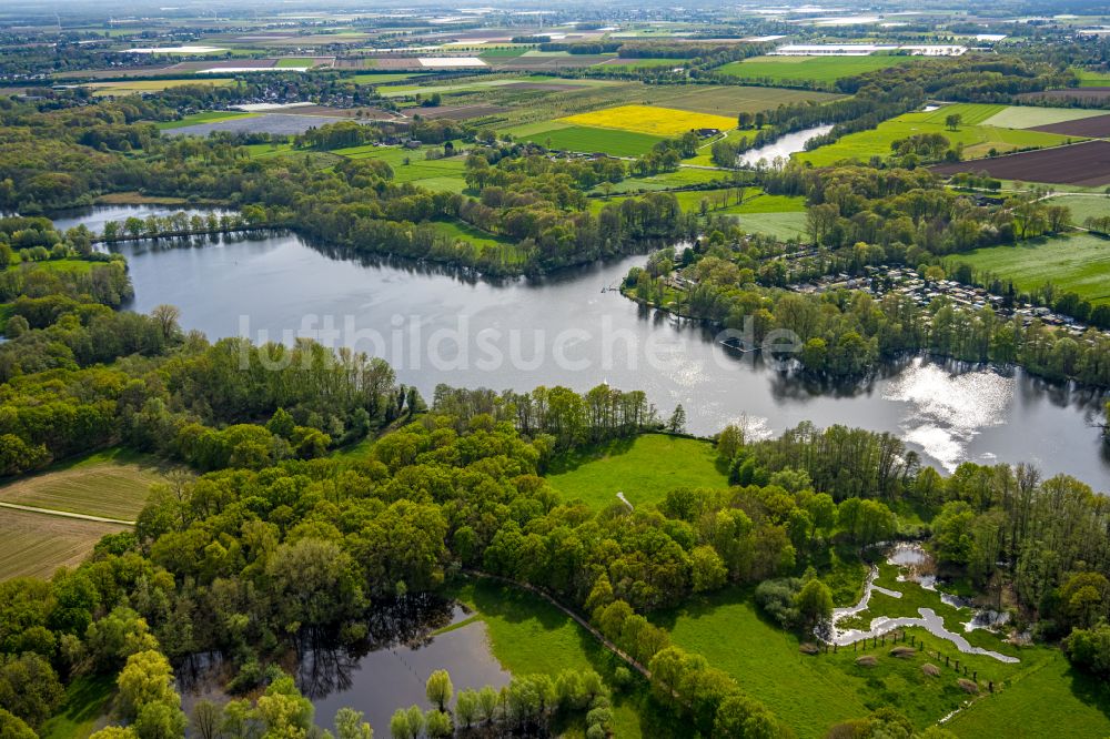 Nettetal aus der Vogelperspektive: Seen- Kette und Uferbereiche des Sees Großer De Wittsee - Krickenbecker Seen in Nettetal im Bundesland Nordrhein-Westfalen, Deutschland