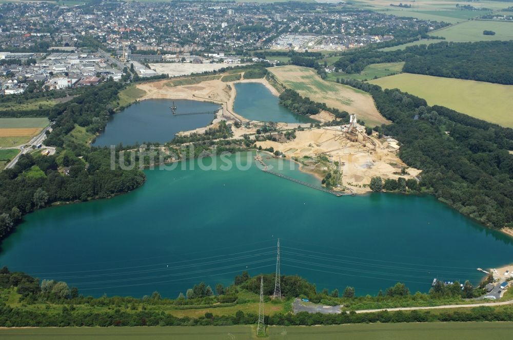 Pulheim von oben - Seen- Kette und Uferbereiche des Sees Pulheimer See in Pulheim im Bundesland Nordrhein-Westfalen, Deutschland