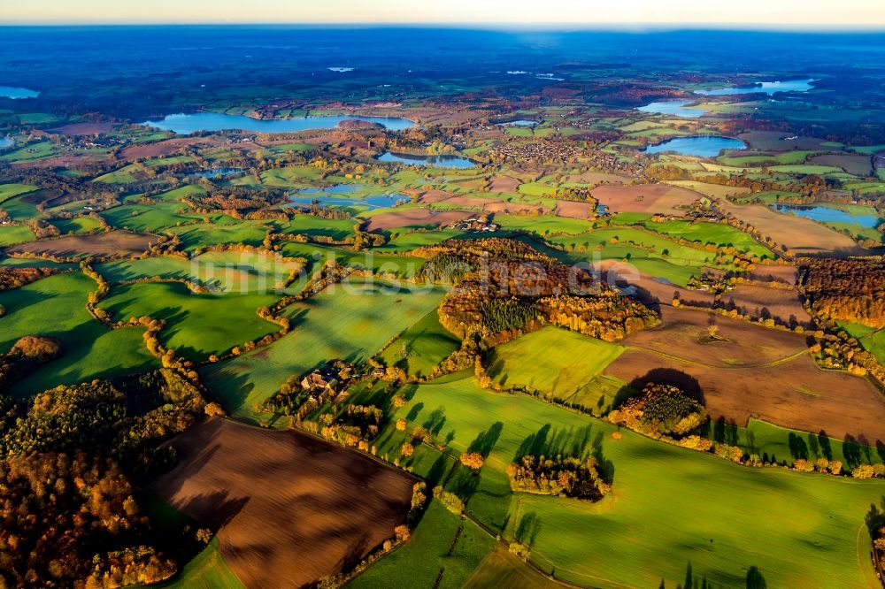 Luftaufnahme Grebin - Seen- Kette und Uferbereiche des Sees Schierensee im Sonnenaufgang in Grebin im Bundesland Schleswig-Holstein, Deutschland