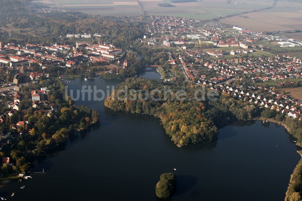 Luftbild Lychen - Seen- Kette und Uferbereiche des Sees Stadtsee - Nesselpfuhl in Lychen im Bundesland Brandenburg