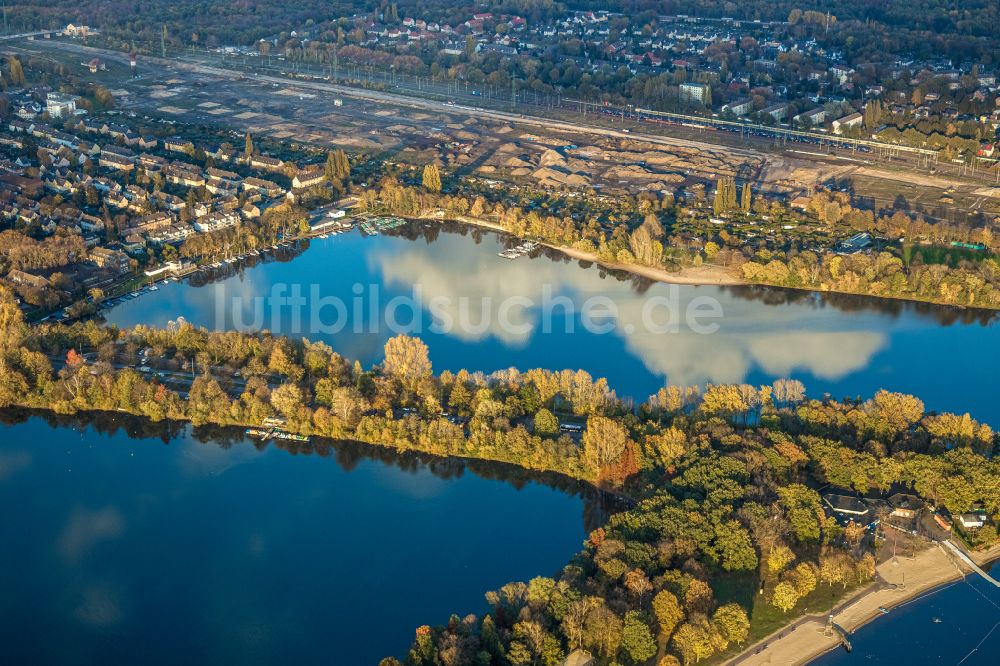 Luftaufnahme Duisburg - Seen- Kette und Uferbereiche des Sees Wildförstersee im Ortsteil Duisburg Süd in Duisburg im Bundesland Nordrhein-Westfalen