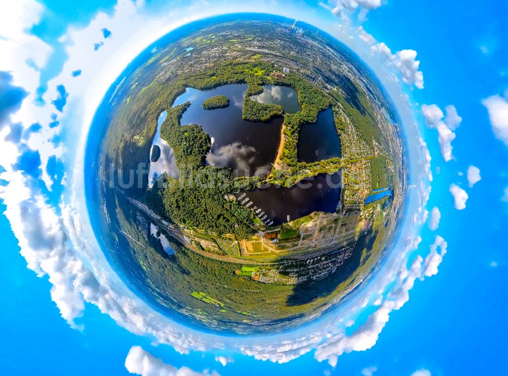 Luftbild Duisburg - Seen- Kette und Uferbereiche des Sees Wildförstersee im Ortsteil Duisburg Süd in Duisburg im Bundesland Nordrhein-Westfalen