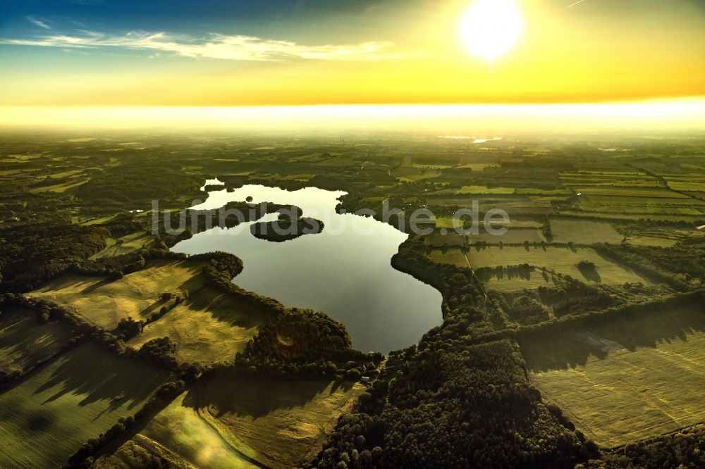 Stocksee aus der Vogelperspektive: Seen- Kette und Uferbereiche des Stocksees in im Bundesland Schleswig-Holstein, Deutschland