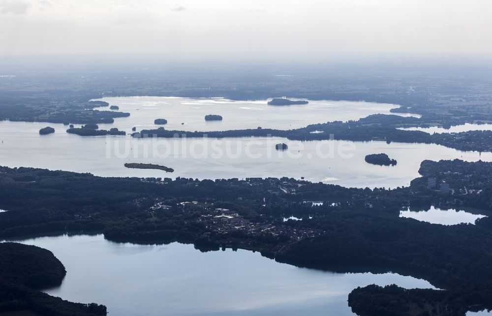 Luftaufnahme Plön - Seen- Kette und Uferbereiche des Suhrer Sees und des Großen Plöner Sees im Ortsteil Stadtheide in Plön im Bundesland Schleswig-Holstein