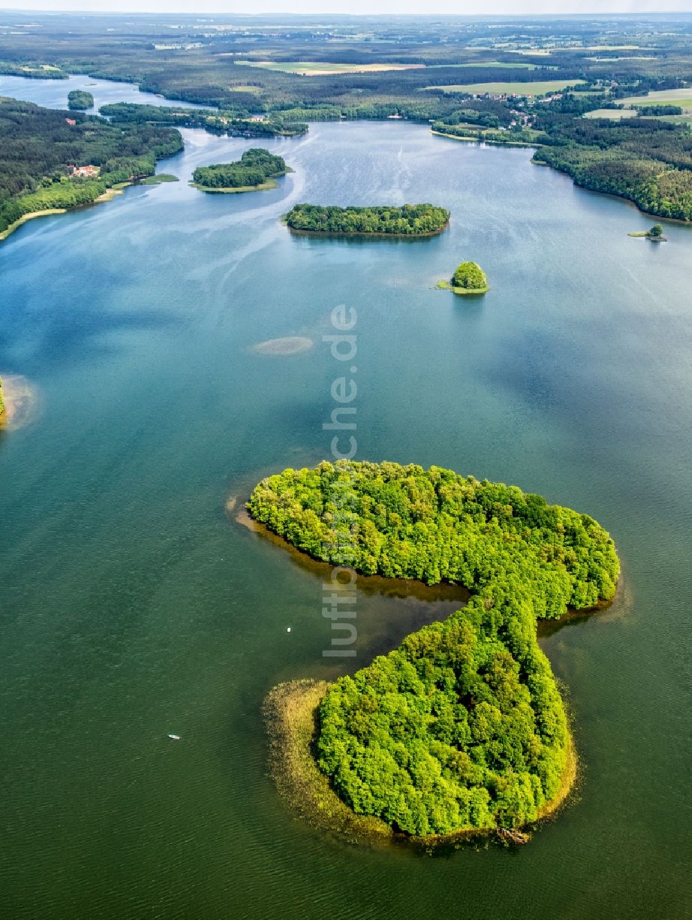 Zakowo von oben - Seen- Kette und Uferbereiche in Zakowo in pomorskie, Polen